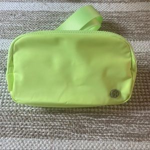 lululemon Everywhere Belt Bag FZAP